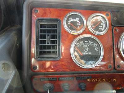 Freightliner Classic XL Instrument Panel Cluster for a Freightliner FLD132 XL CLASSIC