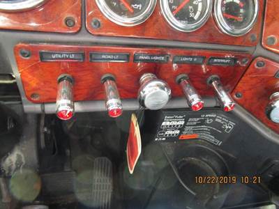 Freightliner Classic XL Instrument Panel Cluster for a Freightliner FLD132 XL CLASSIC