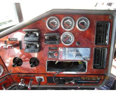 Freightliner Classic XL Instrument Panel Cluster for a Freightliner FLD132 XL CLASSIC