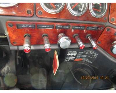 Freightliner Classic XL Instrument Panel Cluster for a Freightliner FLD132 XL CLASSIC