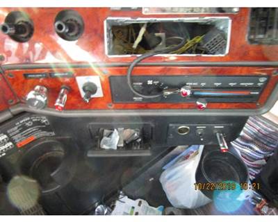Freightliner Classic XL Instrument Panel Cluster for a Freightliner FLD132 XL CLASSIC