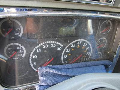 Freightliner Columbia Instrument Panel Cluster for a Freightliner COLUMBIA 120