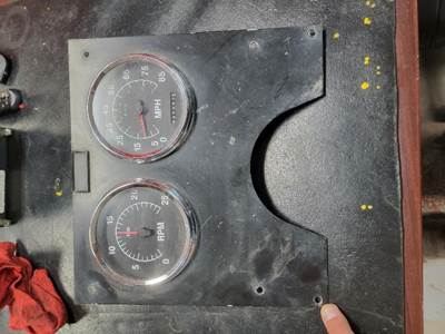 International 9200i Instrument Panel Cluster