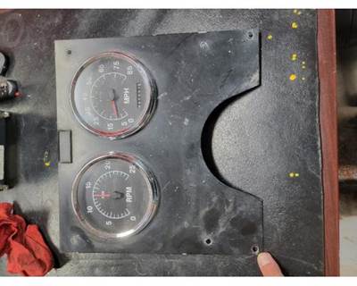 International 9200i Instrument Panel Cluster