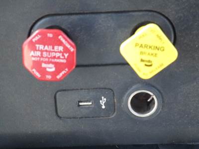 International LT625 Instrument Panel Cluster