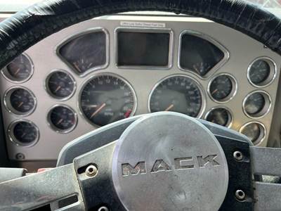 Mack Pinnacle CXU613 Instrument Panel Cluster for a Mack CXU613