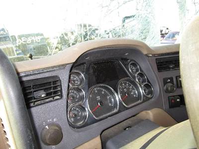 Peterbilt 579 Instrument Panel Cluster