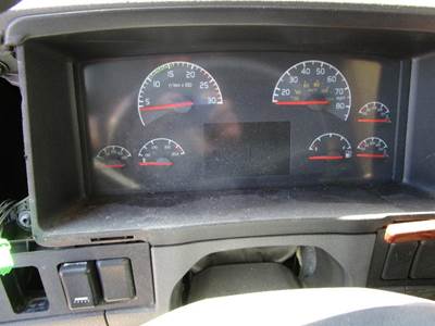 Volvo VNL Instrument Panel Cluster