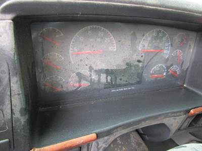 Volvo VNL Instrument Panel Cluster