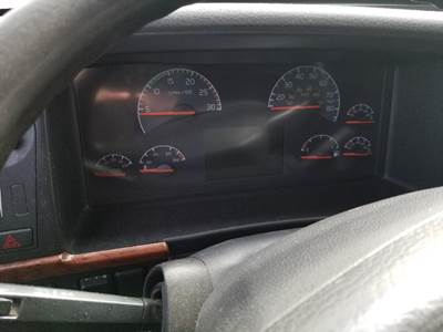 Volvo VNL Instrument Panel Cluster