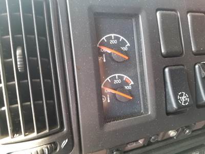Volvo VNL Instrument Panel Cluster