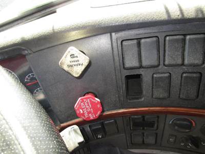 Volvo VNL Instrument Panel Cluster