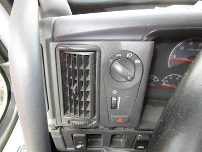 Volvo VNL Instrument Panel Cluster