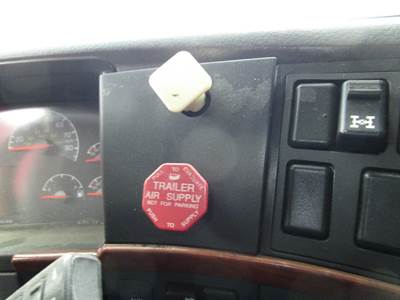 Volvo VNL Instrument Panel Cluster