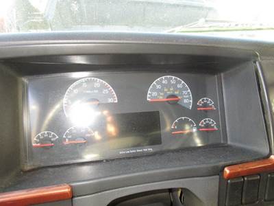 Volvo VNL Instrument Panel Cluster