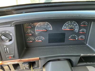 Volvo VNL Instrument Panel Cluster
