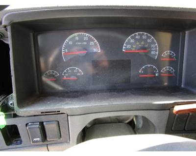 Volvo VNL Instrument Panel Cluster
