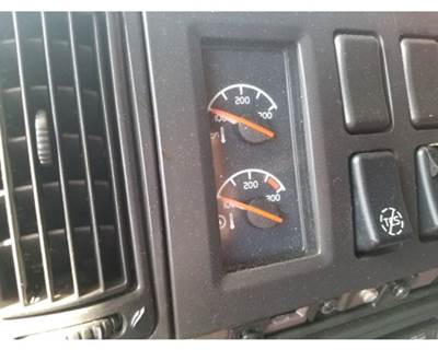 Volvo VNL Instrument Panel Cluster