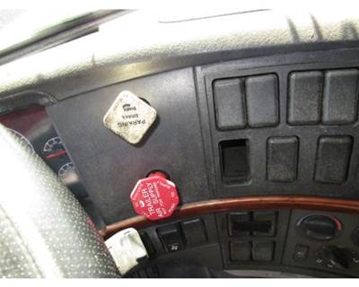 Volvo VNL Instrument Panel Cluster