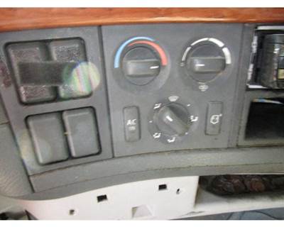 Volvo VNL Instrument Panel Cluster