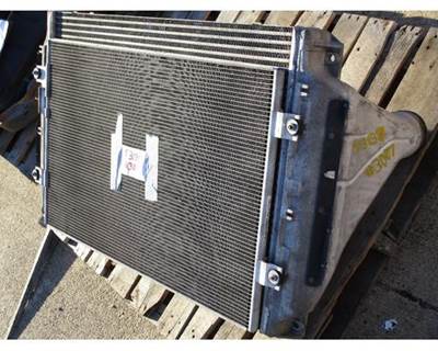 Freightliner Cascadia Charge Air Cooler (ATAAC) for a Freightliner CASCADIA 125