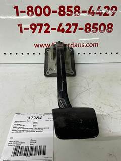 USED PETERBILT 587 BENDIX BRAKE PEDAL ASSEMBLY WITH NO FOOT VALVE.  REFERENCE