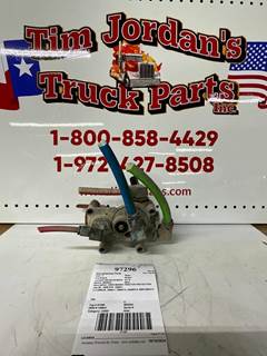 USED BENDIX TRACTOR PROTECTION VALVE.  OEM P/N: 106941,
T-112852-B, 106941,