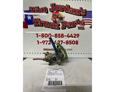 USED BENDIX TRACTOR PROTECTION VALVE.  OEM P/N: 106941,
T-112852-B, 106941,