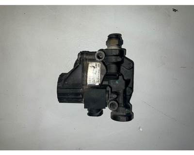 Used Bendix 12 Volt Twist-Lock Antilock Modulator, Part # K056040