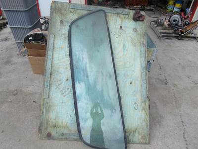 USED FORD F650 REAR GLASS