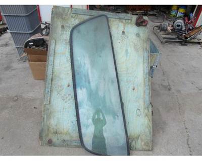 USED FORD F650 REAR GLASS