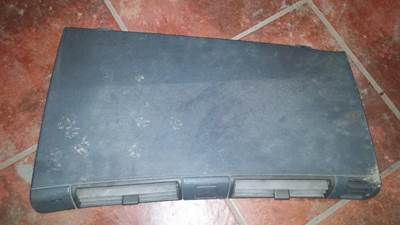 USED FREIGHTLINER CENTER COVER. P/N: 18-39551-000