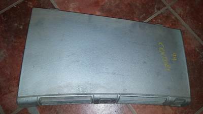 USED FREIGHTLINER CENTER COVER. P/N: 18-32423-001