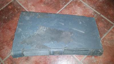 USED FREIGHTLINER CENTER COVER. P/N: 18-39551-000