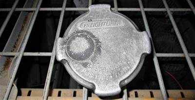 USED FREIGHTLINER FUEL TANK CAP