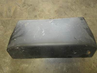 USED FREIGHTLINER M2 4-BATTERY PLASTIC COVER. 
P/N: 06-42083-000