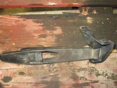 USED FREIGHTLINER HOOD LATCH P/N: 17-15552-000