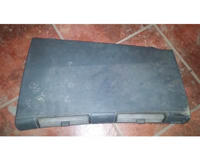USED FREIGHTLINER CENTER COVER. P/N: 18-39551-000