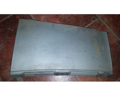 USED FREIGHTLINER CENTER COVER. P/N: 18-32423-001
