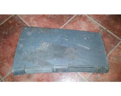 USED FREIGHTLINER CENTER COVER. P/N: 18-39551-000