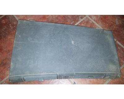 USED FREIGHTLINER CENTER COVER. P/N: 18-32423-001