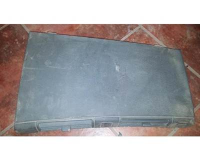 USED FREIGHTLINER CENTER COVER. P/N: 18-39551-000