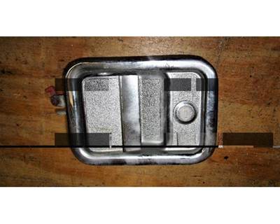 USED FREIGHTLINER EXTERIOR DOOR HANDLE. PASSENGER SIDE