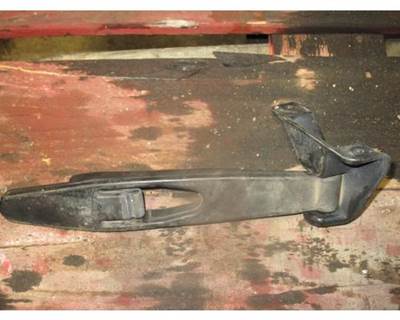 USED FREIGHTLINER HOOD LATCH P/N: 17-15552-000