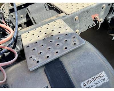 Used 2014 Freightliner Cascadia 113 Aluminum Catwalk Section