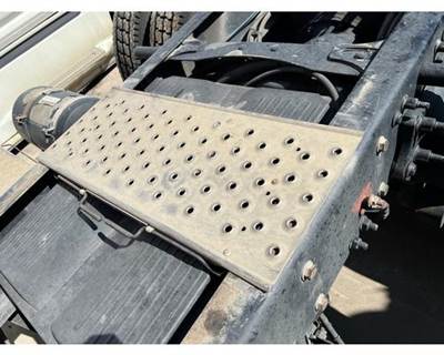 Used Freightliner Aluminum Quick Release Catwalk Section for Cascadia 113BBC