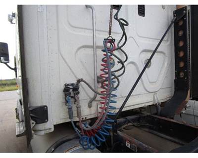 Used Coiled Red and Blue Air Hose Set for 2009 Freightliner Cascadia 125