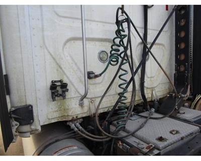 Used 2009 Freightliner Cascadia 125 Straight Black Air Hose Set