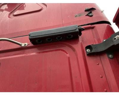 2016 Freightliner Cascadia 125 Cab Mounted Load Lock Retainer