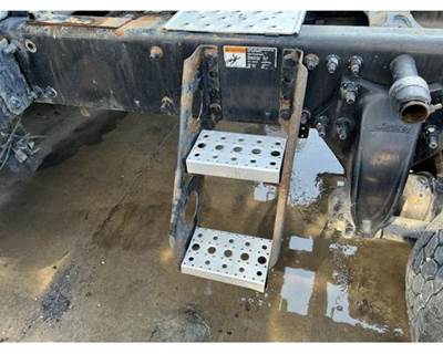 Used 2016 Freightliner Cascadia 125 Frame Mounted Side Steps